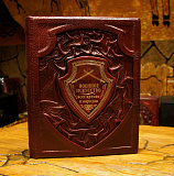Книга с золотым обрезом «Военное искусство всех времен и народов»